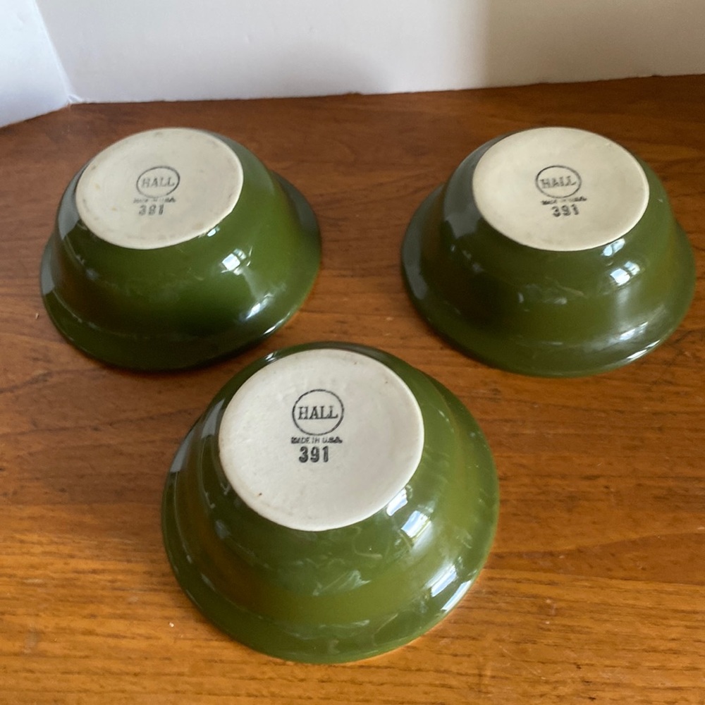 Vintage Hall  USA #391 olive green and off white set of 3 serving bowls